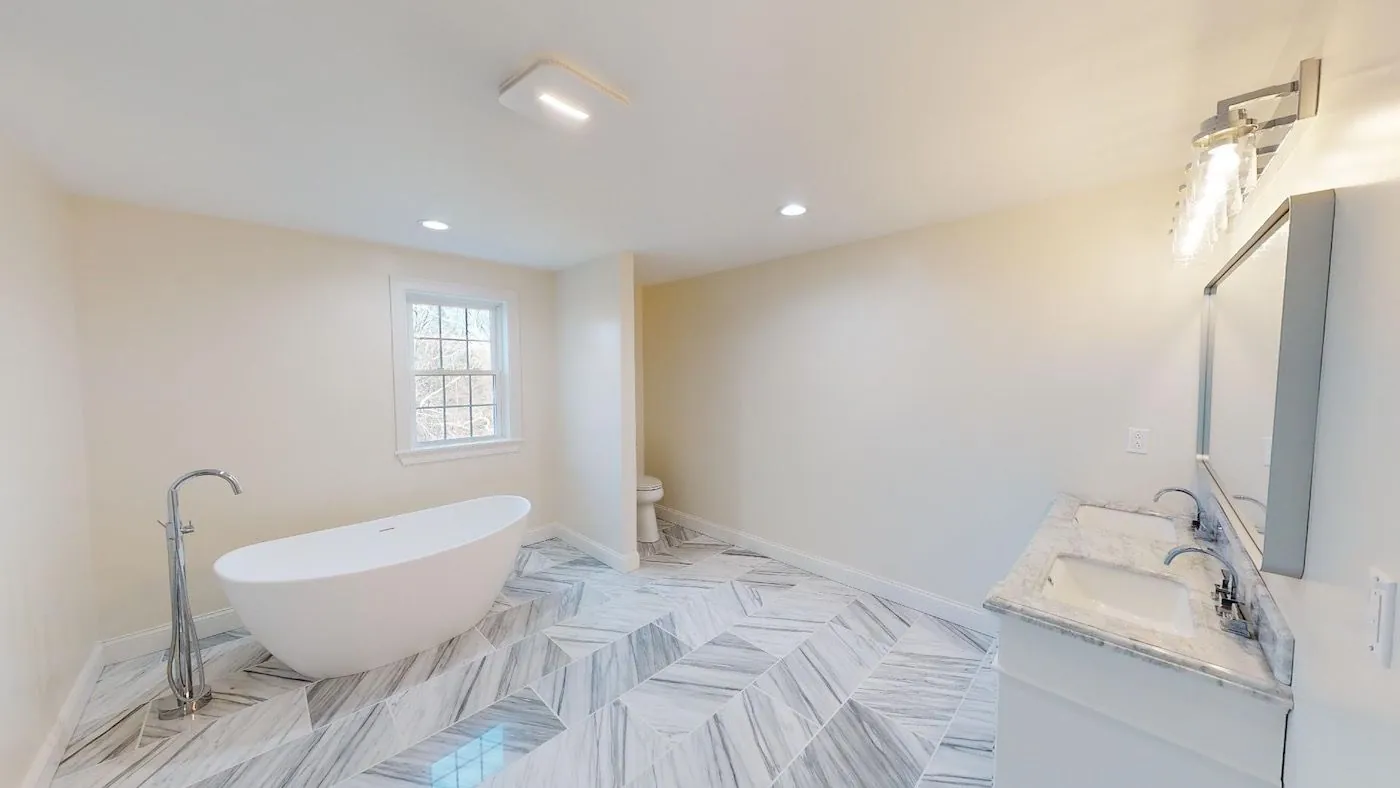 Soaking tub & double vanity